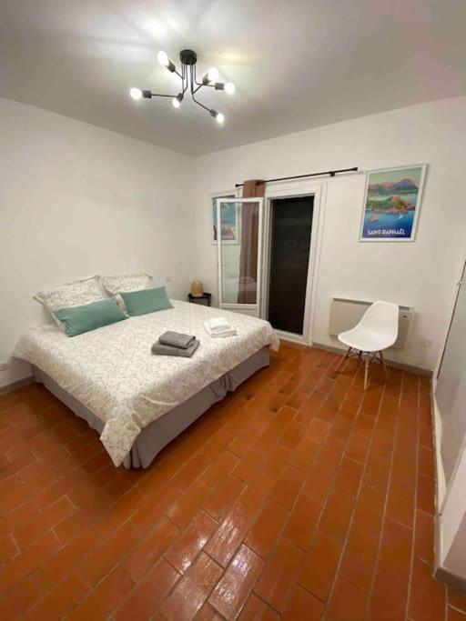 Simone, Appartement Maison, Quartier Calme, Grande Terrasse, Spa, Barbecue, 2 Chambres Fréjus Exterior photo