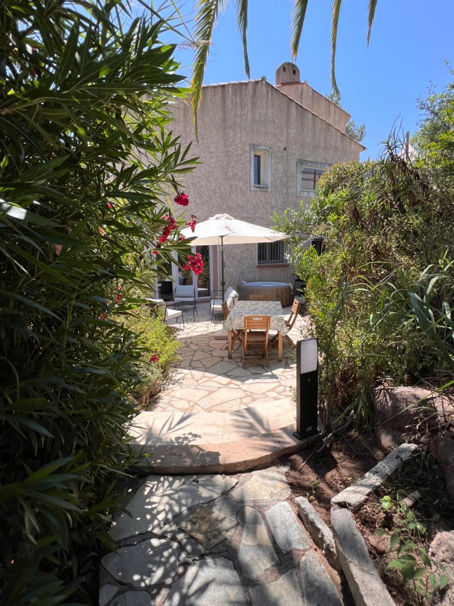 Simone, Appartement Maison, Quartier Calme, Grande Terrasse, Spa, Barbecue, 2 Chambres Fréjus Exterior photo