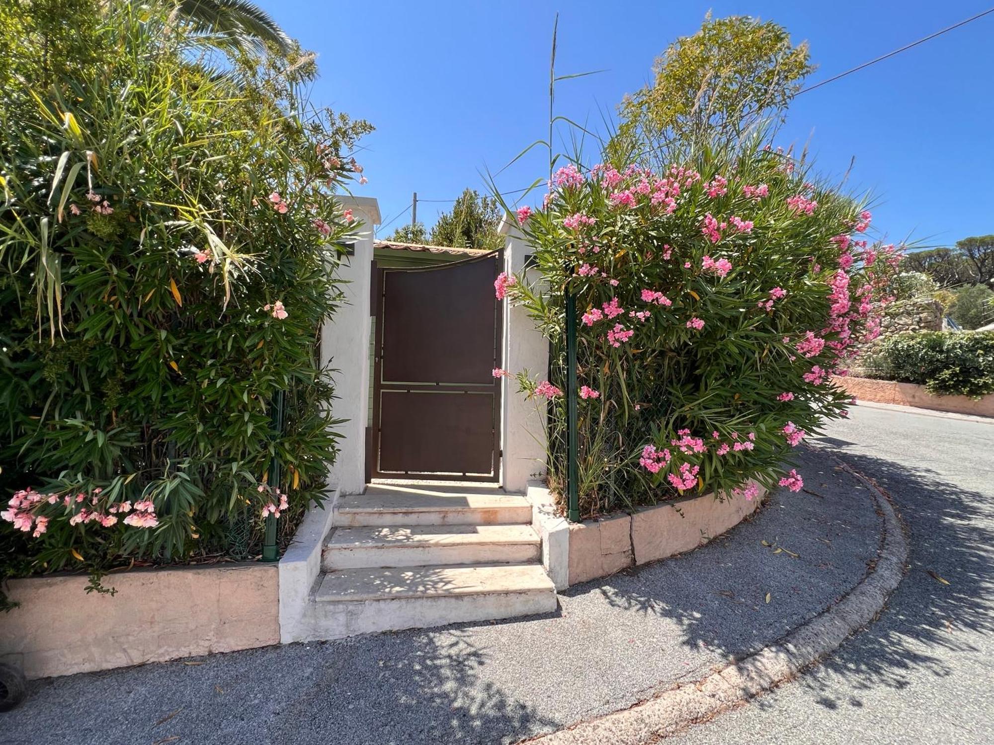 Simone, Appartement Maison, Quartier Calme, Grande Terrasse, Spa, Barbecue, 2 Chambres Fréjus Exterior photo